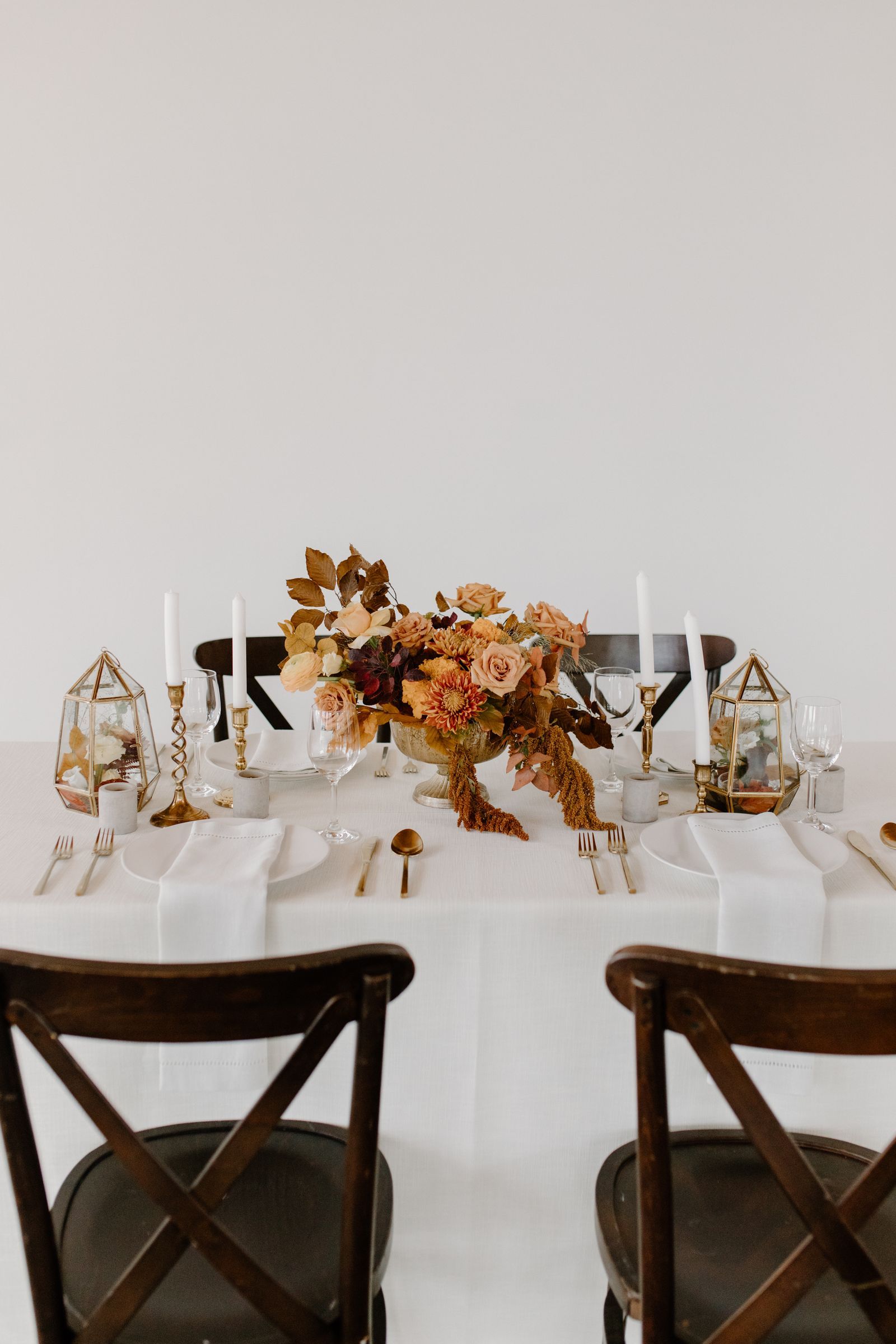Table dressée, décoration florale